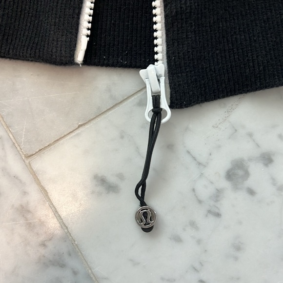 Lulu lemon sweater - Picture 8 of 11